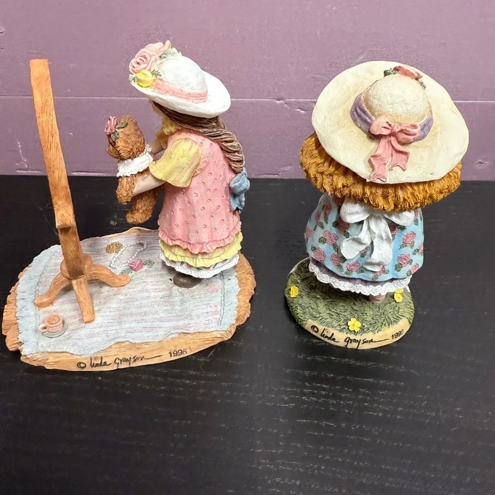 2 Linda Grayson 1996 Charming Bear Figurines Emily Cynthia With Floral Accents